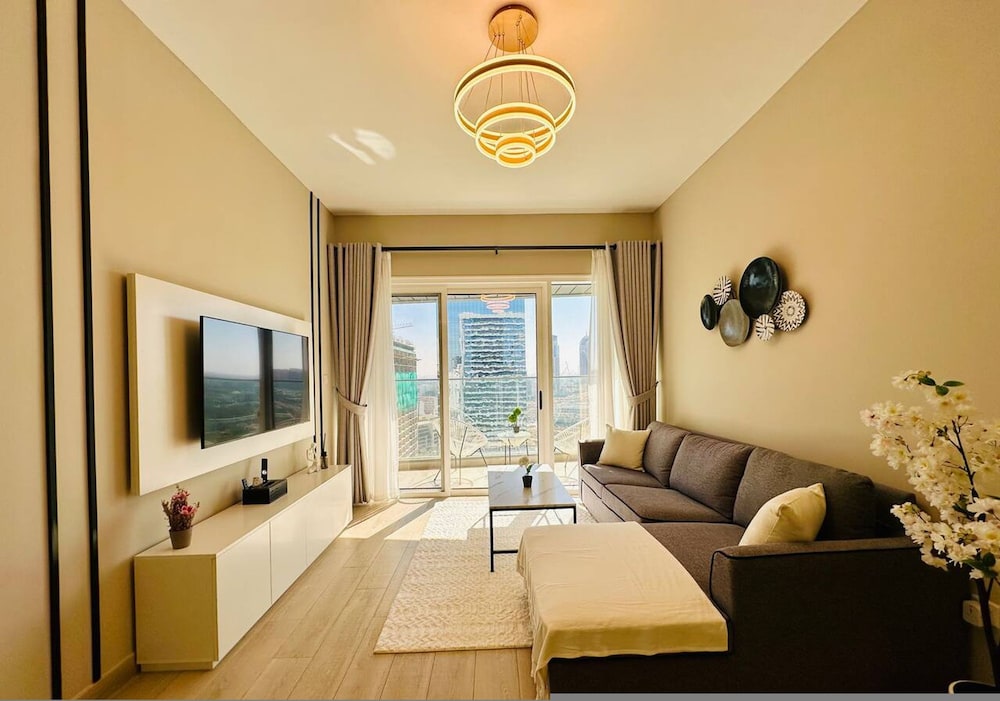 Stylish 1BR in JVC w Pool 6 Mins to Circle Mall