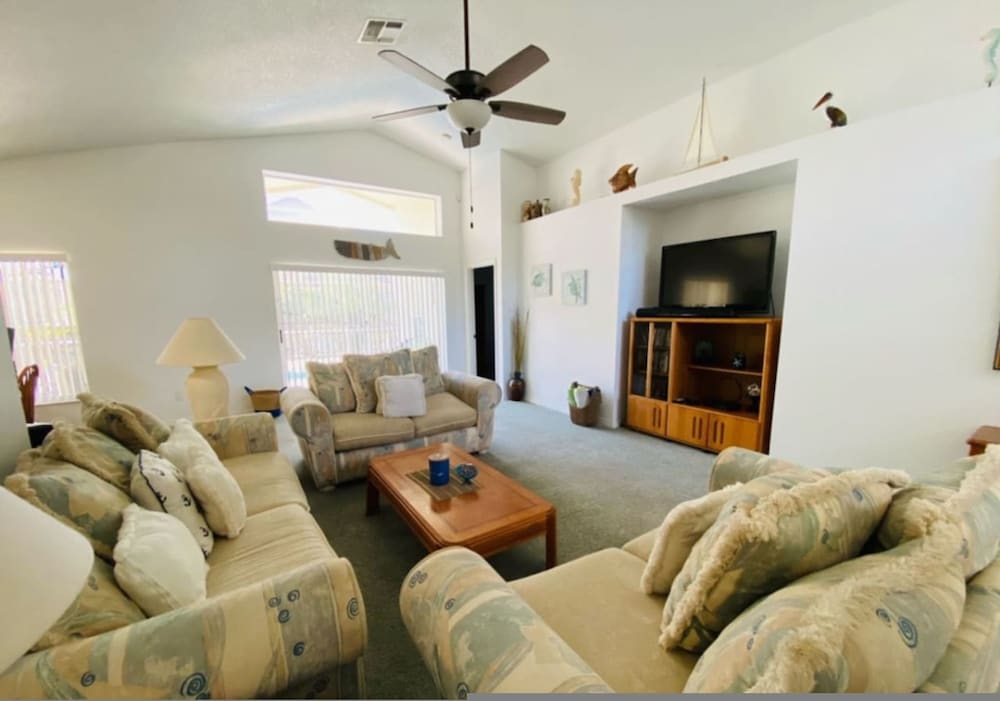 Wonderland Villa in Haines City view 4