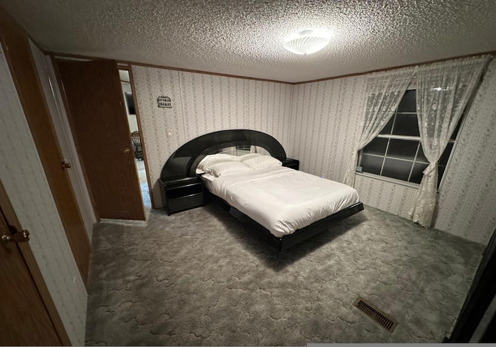 Secluded Lodge Farm Views 50 Acres Wifi