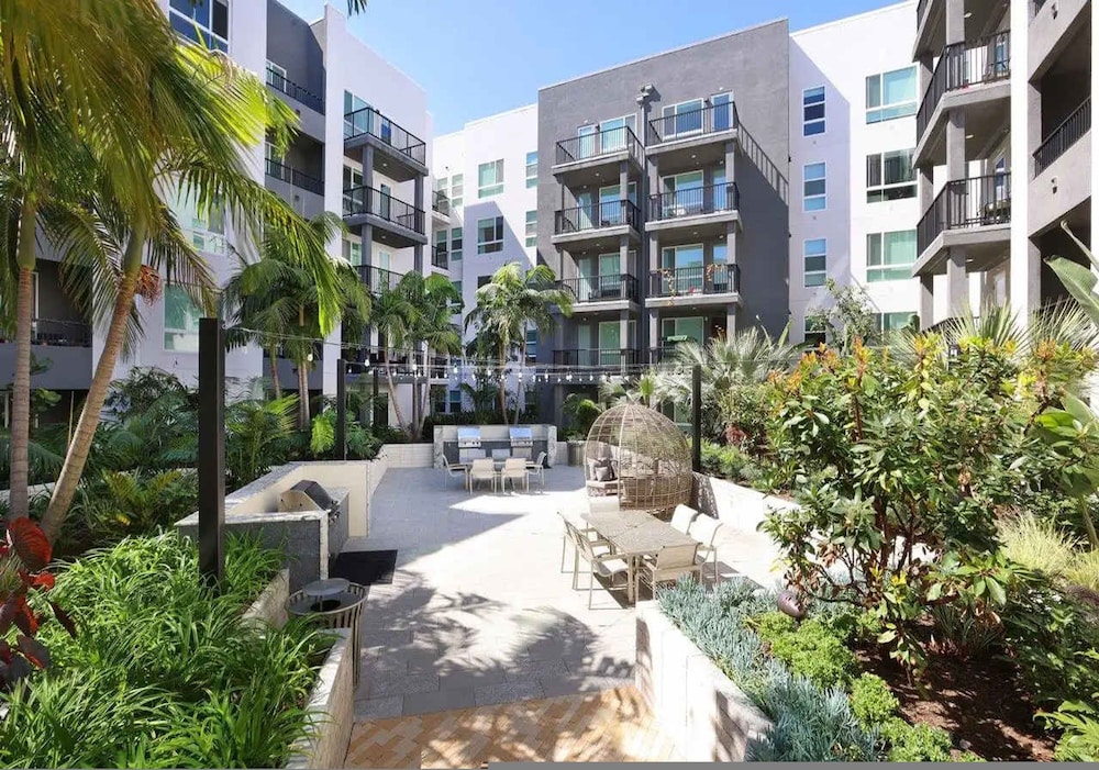 Elegant Escape 10 Min From Disneyland With Pool GYM