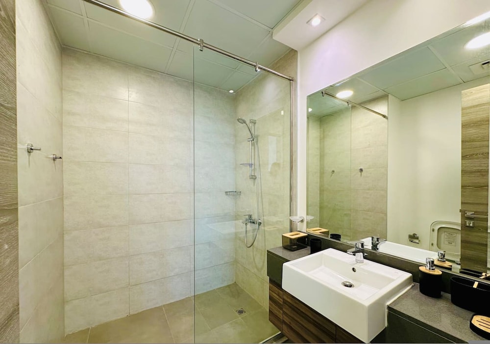 Stylish 1BR in JVC w Pool 6 Mins to Circle Mall