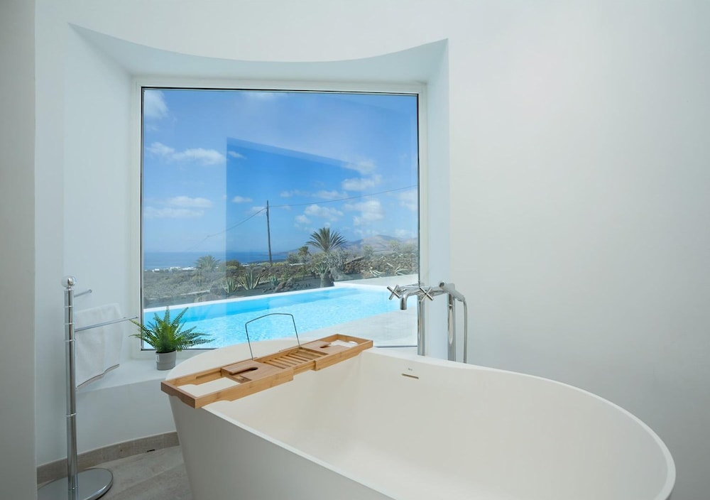 The View in T as With 4 Bedrooms and 4 Bathrooms