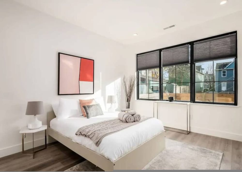 Work Of Art -3 Bedroom Elegant Townhome-columbus