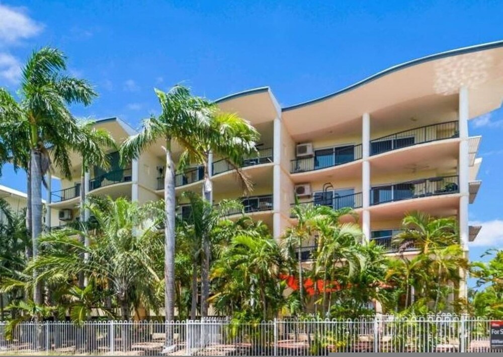 Nightcliff Foreshore Pool Outdoor Dining BBQ