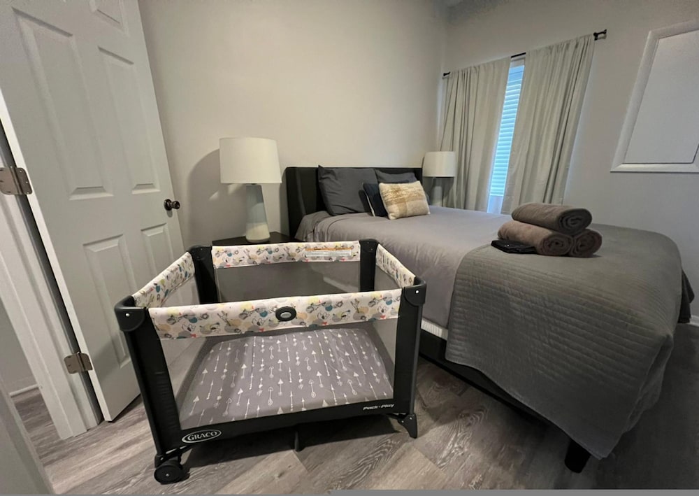 King bed Crystal Lake Mchenry Cary Cozy