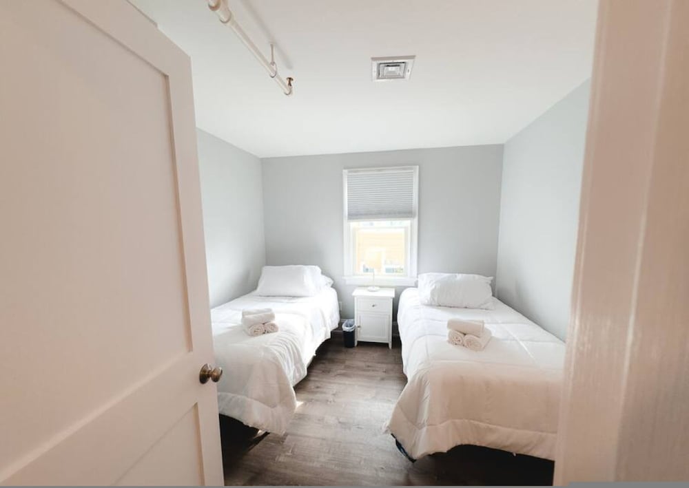 Water Access 5-bed 2-bath Retreat