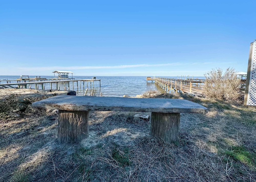 Beautiful Views Easy Beach & Bay Access