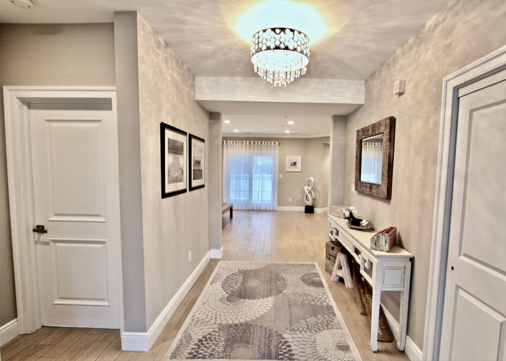Spacious 6BR Beach Home With Elevator Decks - Ideal for Family Holidays Winter Escapes