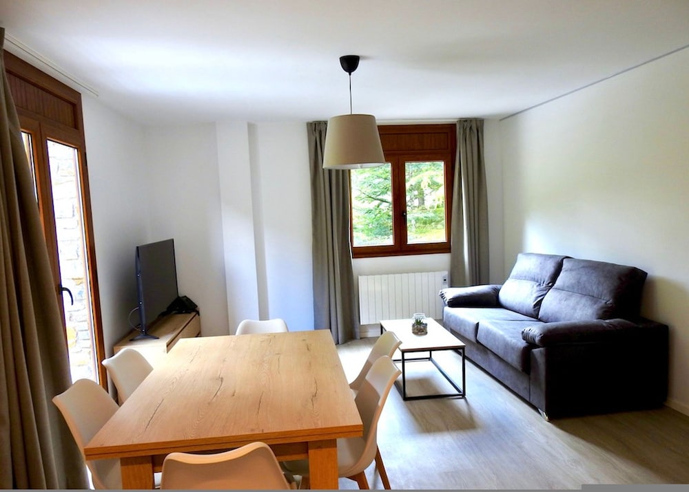 Family Apartment With Panoramic View on the Ordino Mountains