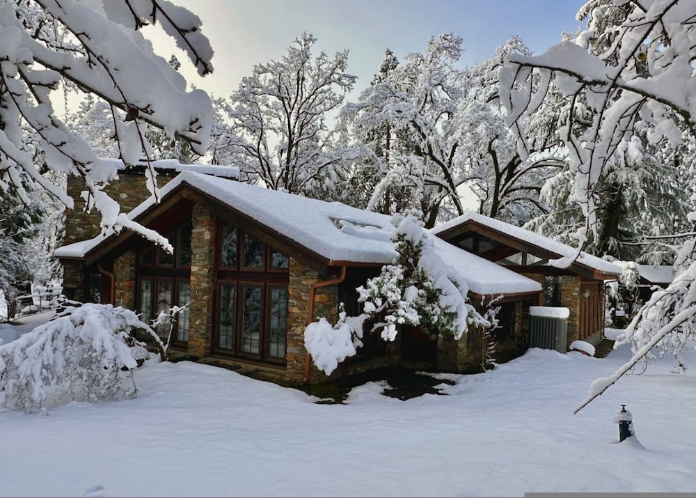 Luxury Nature Getaway Stone House by Casa Oso