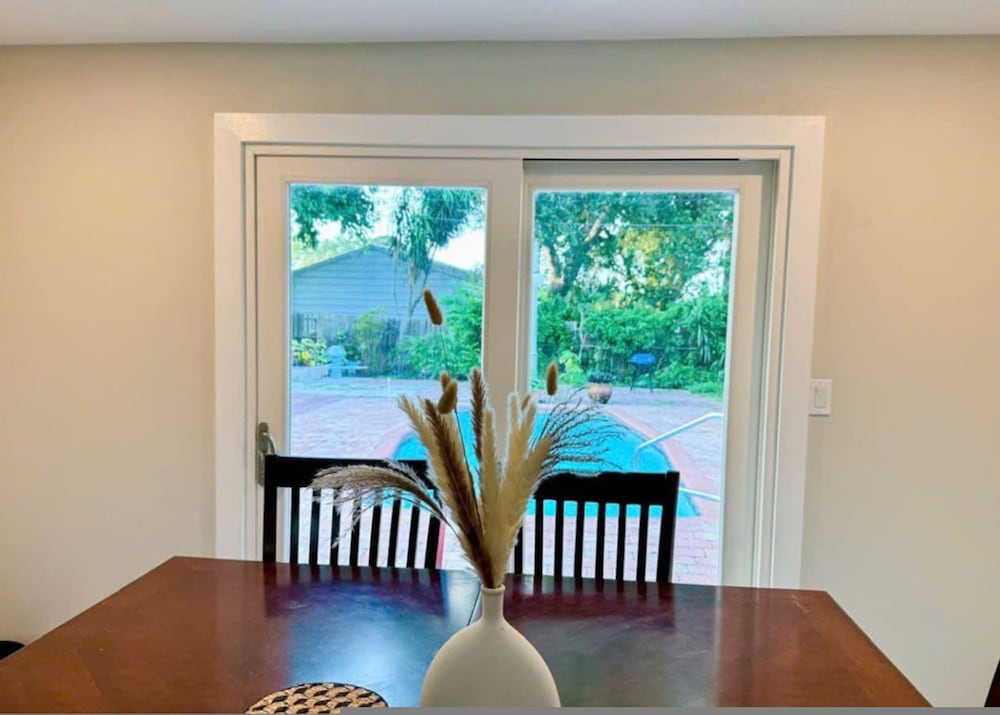 Pool Home in Seminole 5miles to Beach
