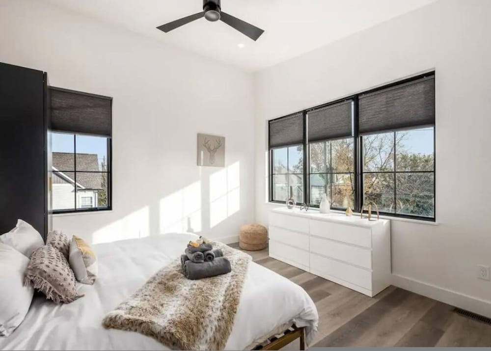 Work Of Art -3 Bedroom Elegant Townhome-columbus