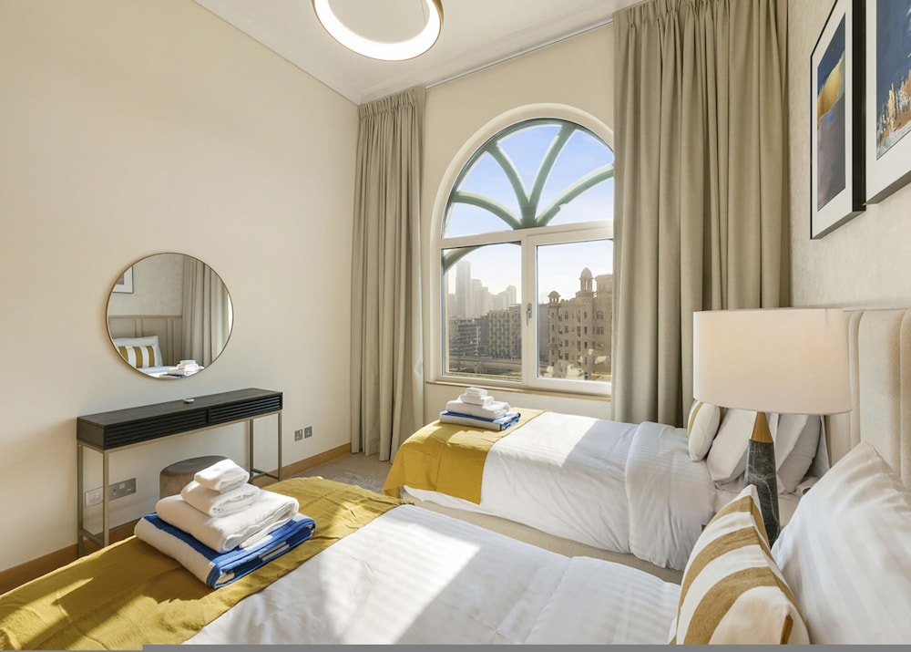Short-stay at Al Haseer - 4 Beds Palm Holiday Apt