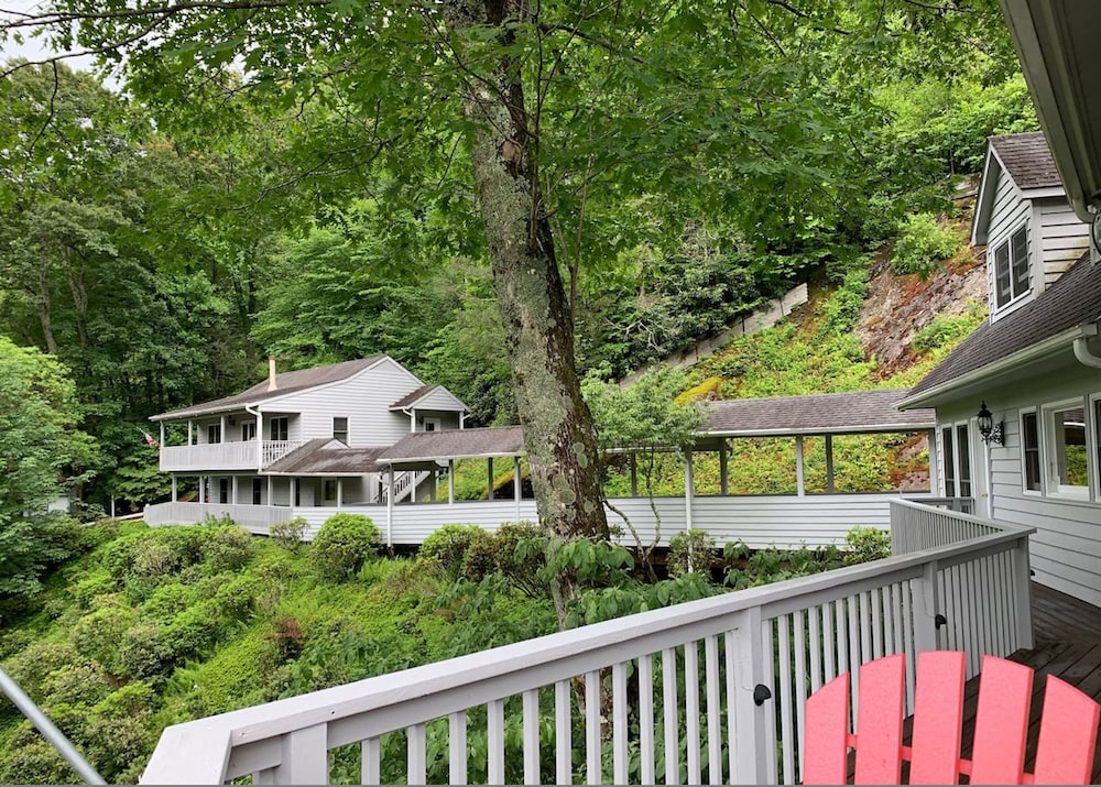 5 BR House- Mt Mitchell Golf Course on the River