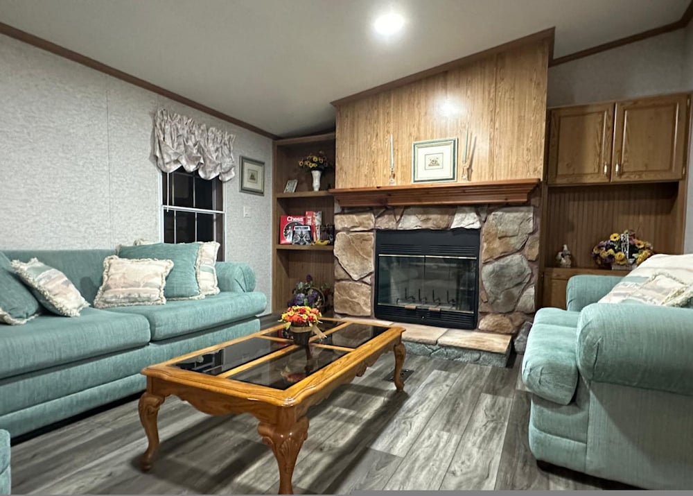 Secluded Lodge Farm Views 50 Acres Wifi