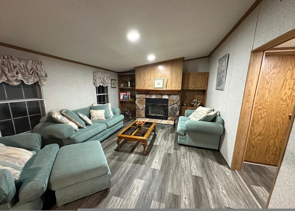 Secluded Lodge Farm Views 50 Acres Wifi