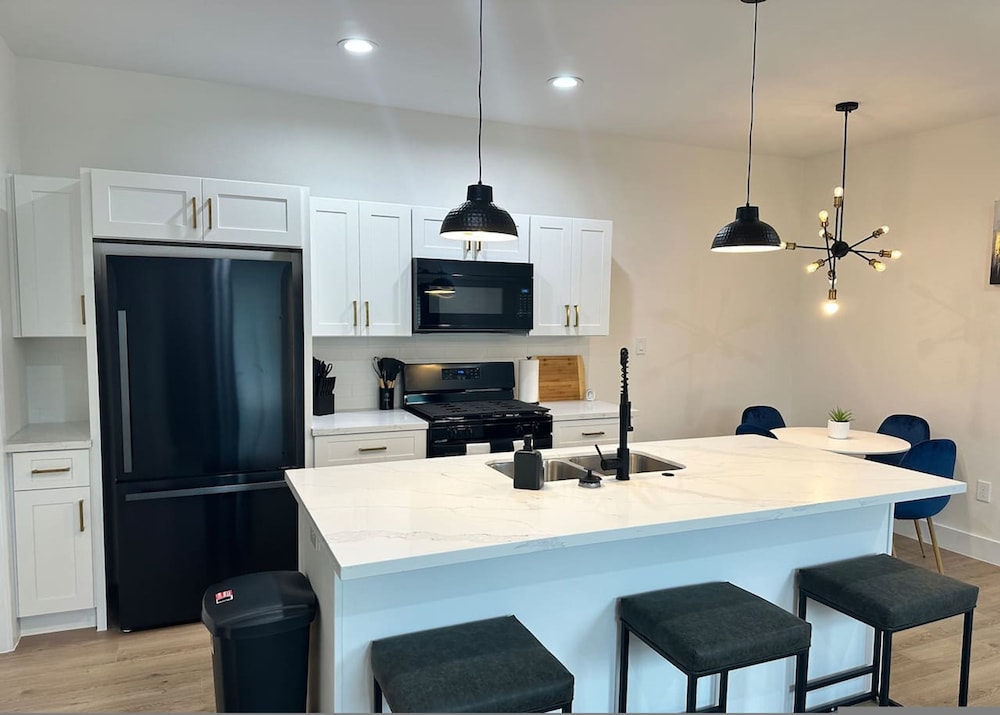 Quiet 3BR Home Fast Access to IAH Downtown