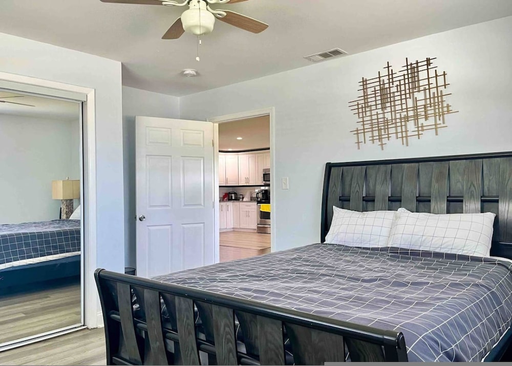 Quiet Spacious Home Close to Clearwater Beaches