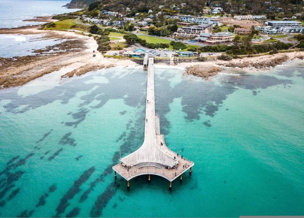 Central Lorne Retreat Quality Home Near Beach Town