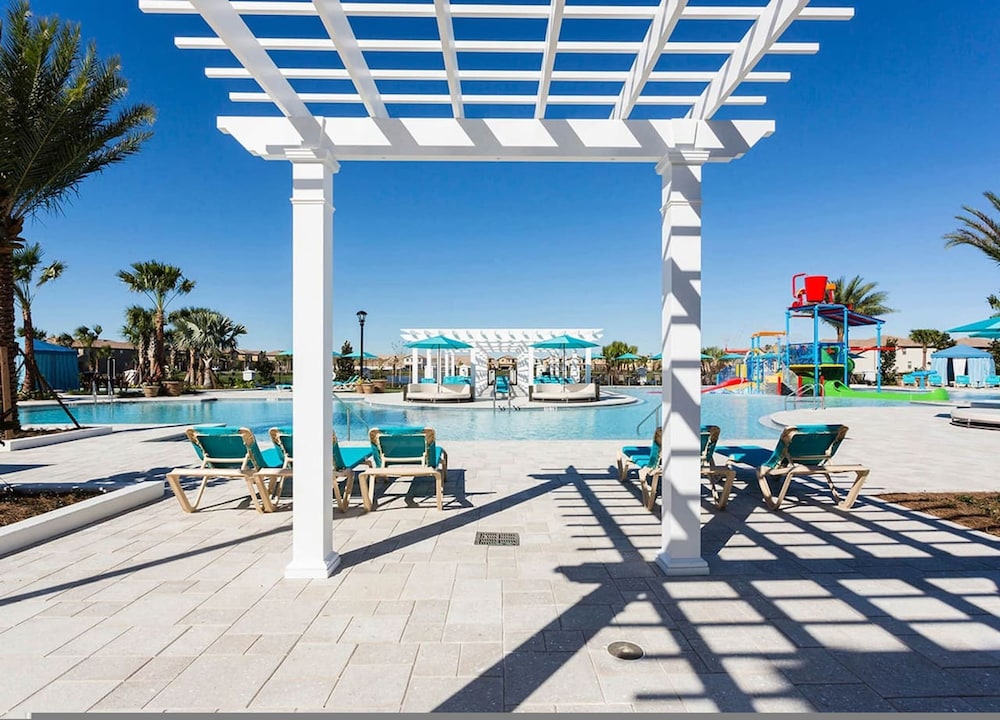 Spacious 5BR Villa w Private Pool Near Disney