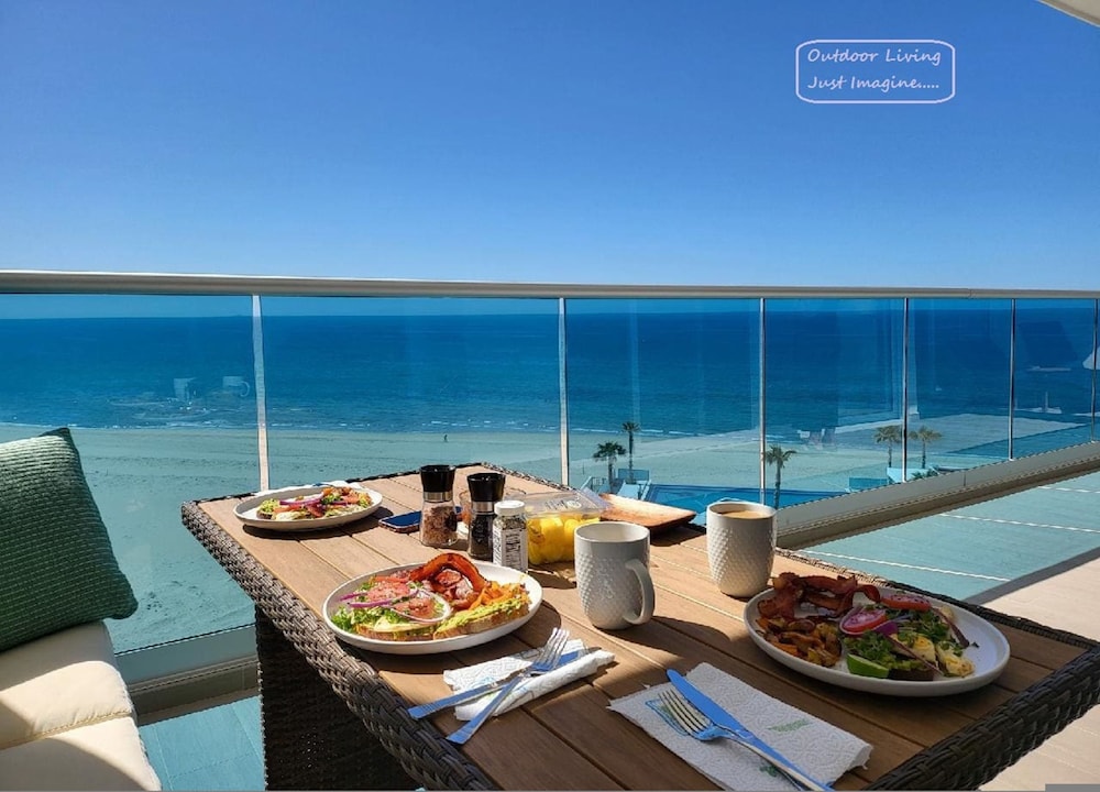 2 BR Ocean Front Pool