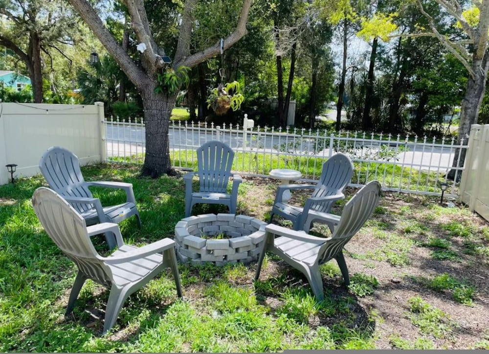 Home Close to Saint Pete Pier Quiet Spacious