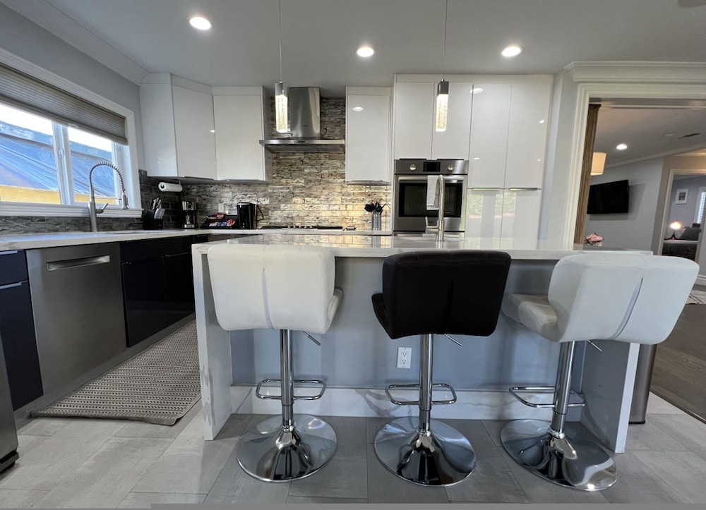 Upscale Modern 4BR Torrance House Built 2018 w Garage Fenced Yard Patio p79