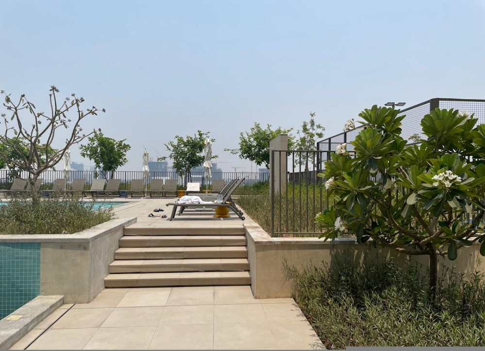 Luxury at Socio Dubai Hills 2 Beds Sleeps 4