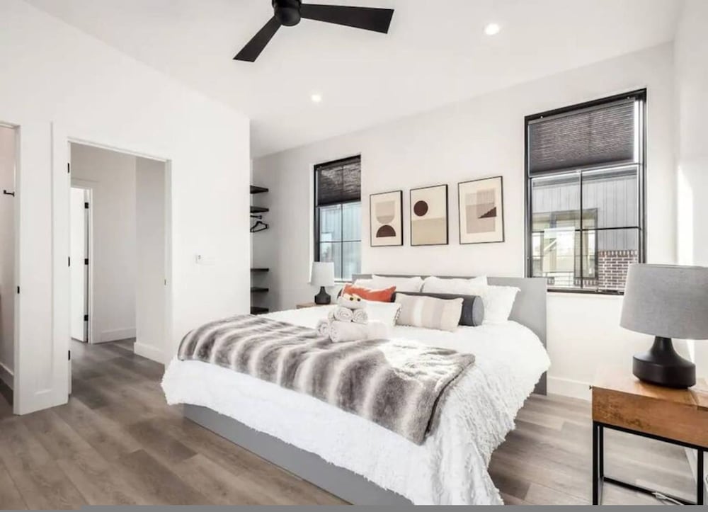 Work Of Art -3 Bedroom Elegant Townhome-columbus