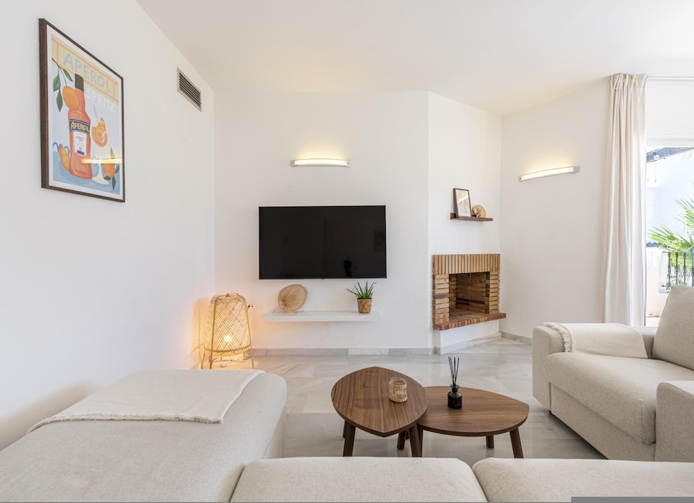 Los Naranjos Beautiful 1 Bedroom Penthouse
