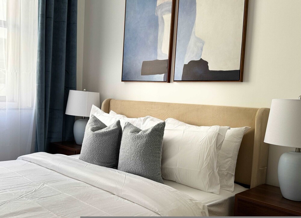 Spacious Brand new Fully Furnished 2-bedroom in Prime Murray Hill Move-in Ready