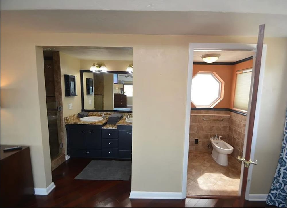 Just Beachy A Luxury Retreat Sleeps 12 3 Levels With Elevator- Perfect for 1-3 Families