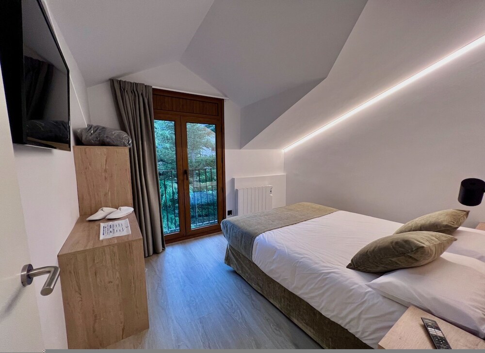 Comfortable Superior Three Bedroom Apartment With Mountain Views
