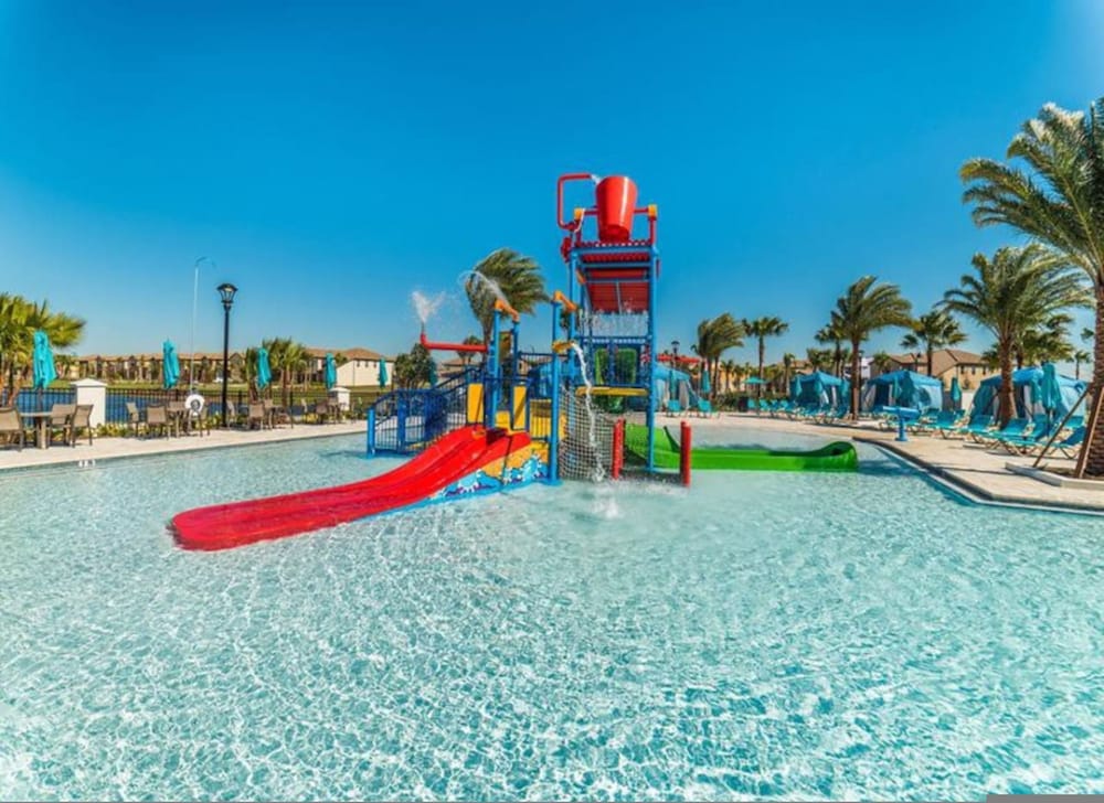 Windsor Westside Paradise Pool