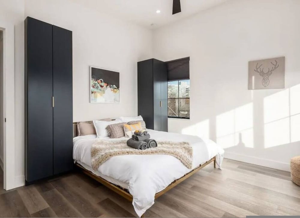Work Of Art -3 Bedroom Elegant Townhome-columbus