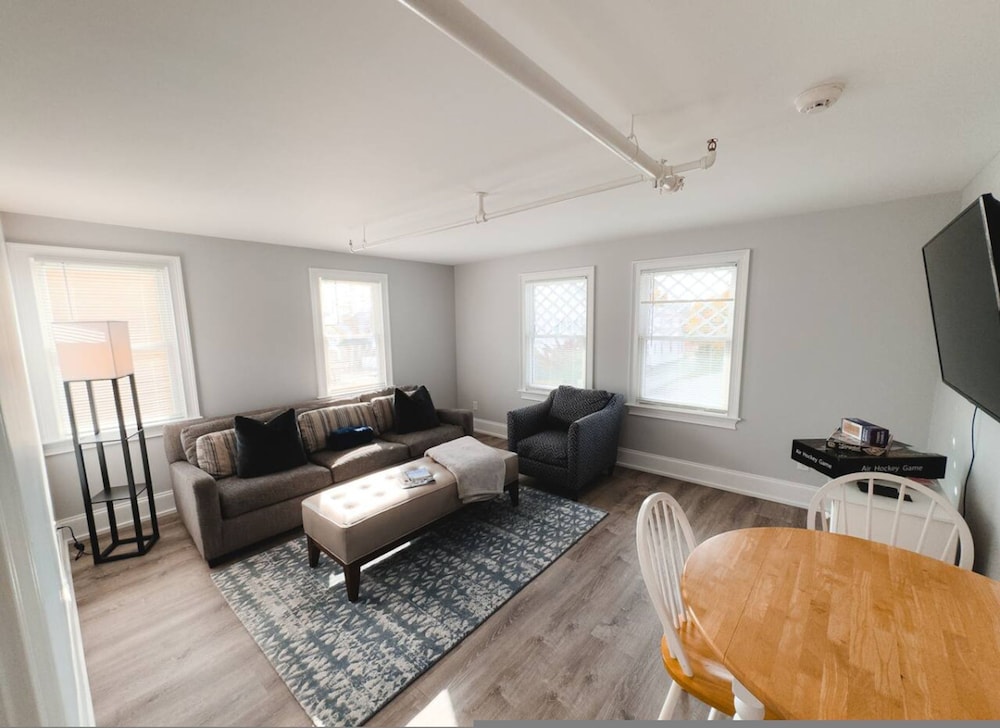 Water Access 5-bed 2-bath Retreat