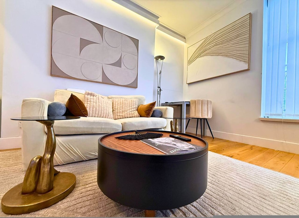 Cosy Mayfair Hideout on Prestigious Street