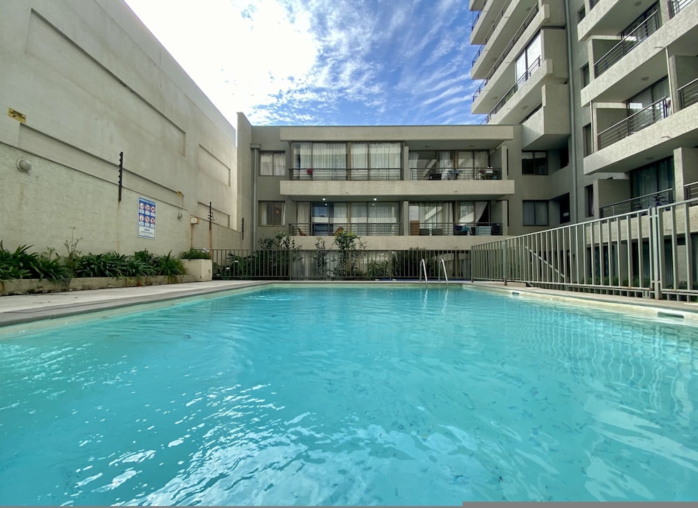 Urban Yard Bus Terminal Home Office Pool Wifi