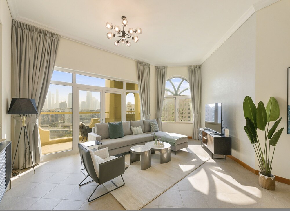 Short-stay at Al Haseer - 4 Beds Palm Holiday Apt