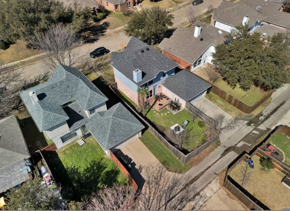Frisco Castle 3BR Garage Parking Gated Backyard