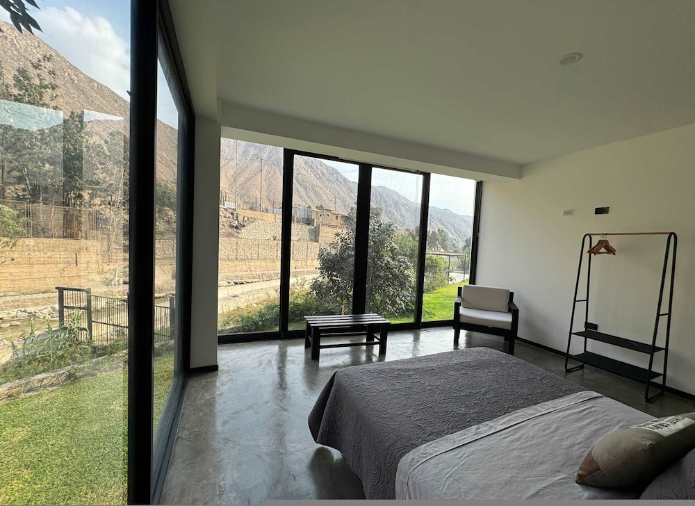 w Elegant 7BR Home w Pool in Santa Eualia