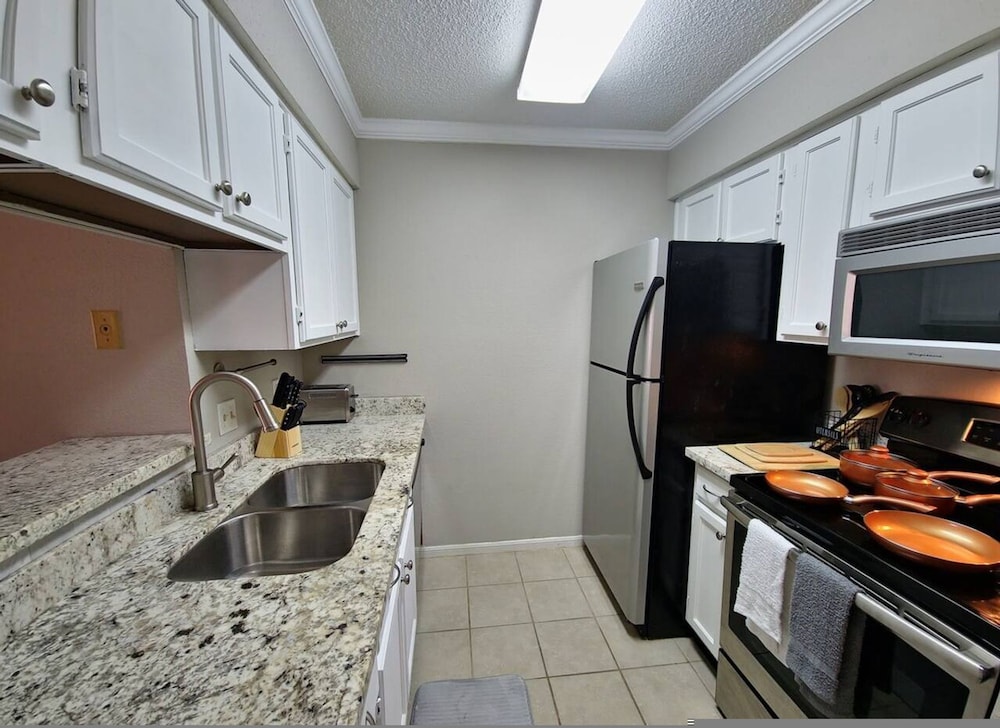 Quiet Stylish Retreat - Near NRG at TX MED Cntr
