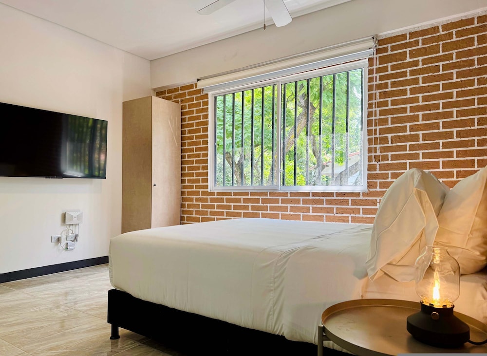 w Cozy Loft w Majestic Deco in Cali