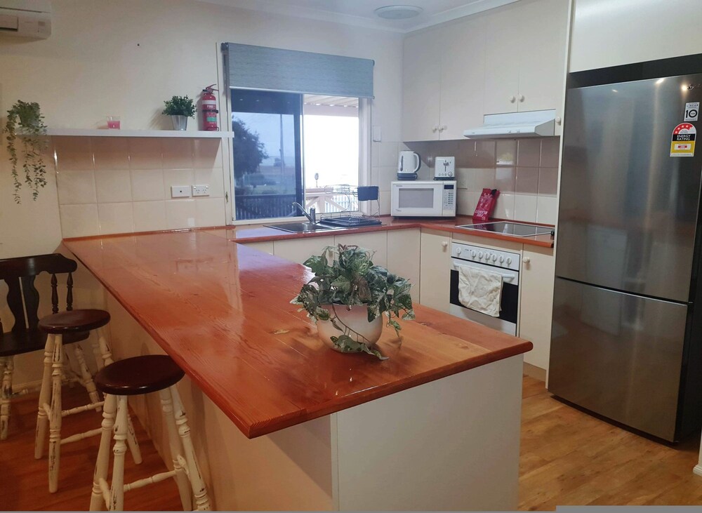 Milang Lakefront Retreat