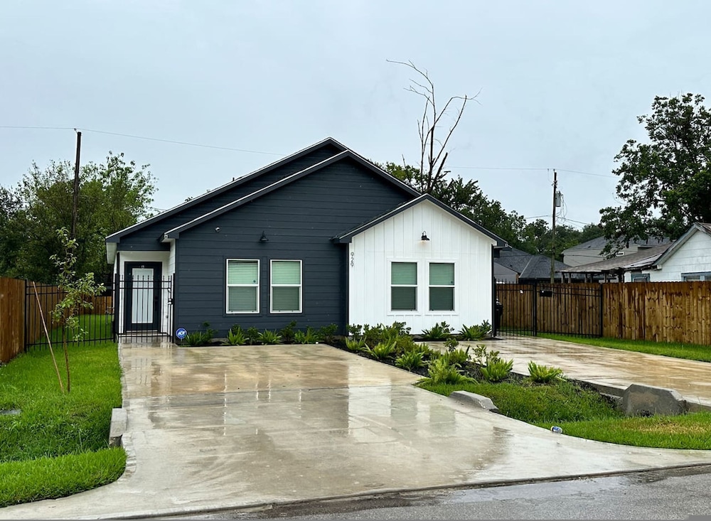 Quiet 3BR Home Fast Access to IAH Downtown