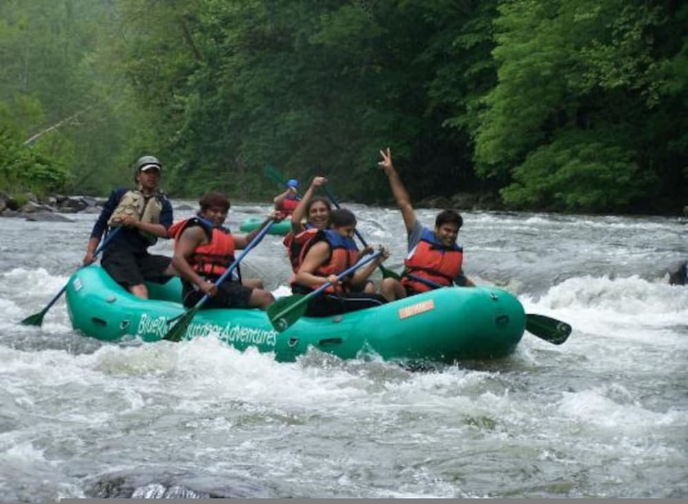 Riverfront Sanctuary Your Mountain Getaway