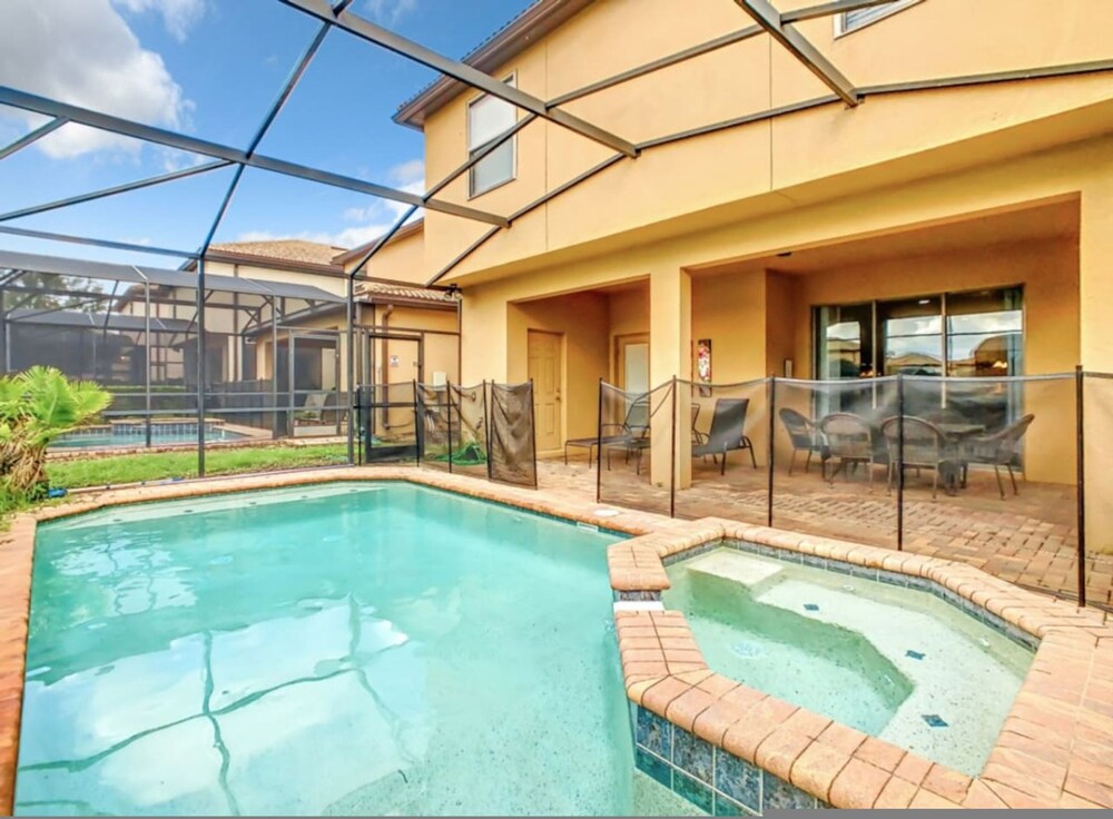 Windsor Westside Paradise Pool