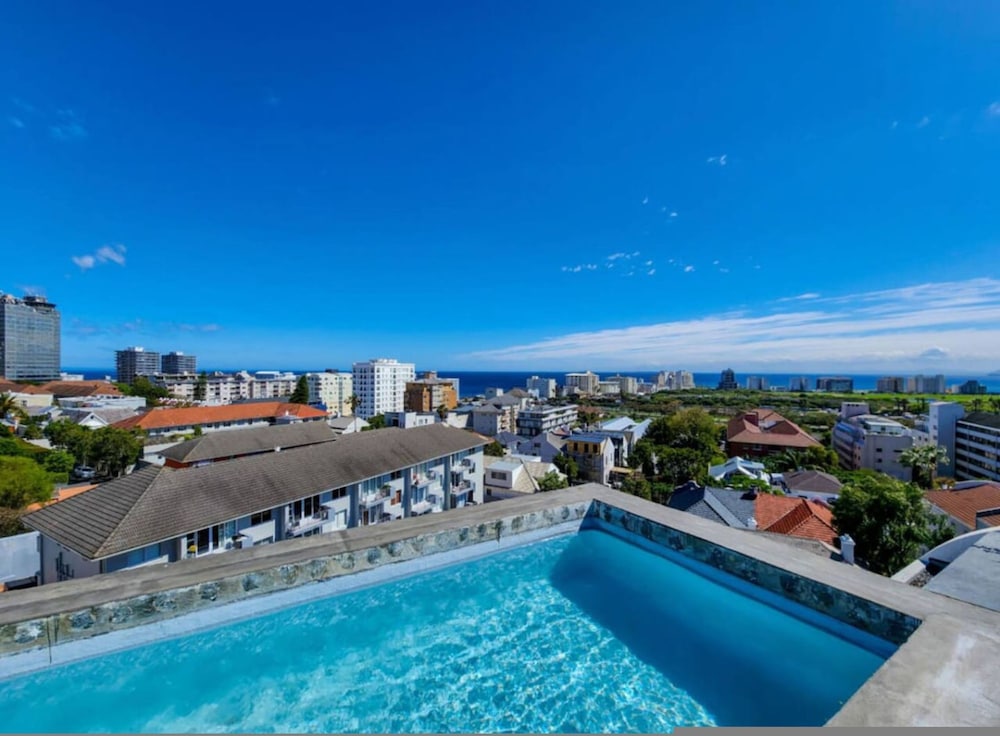 Quiet 2-bed Green Point Retreat Rooftop Pool BBQ