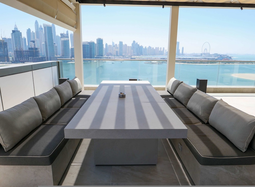 High End 4BR Penthouse With Private Pool and Skyline Views