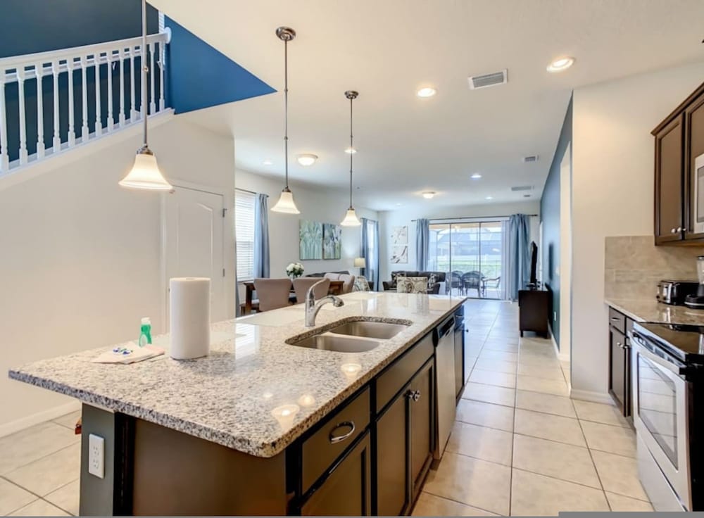 Windsor Westside Paradise Pool